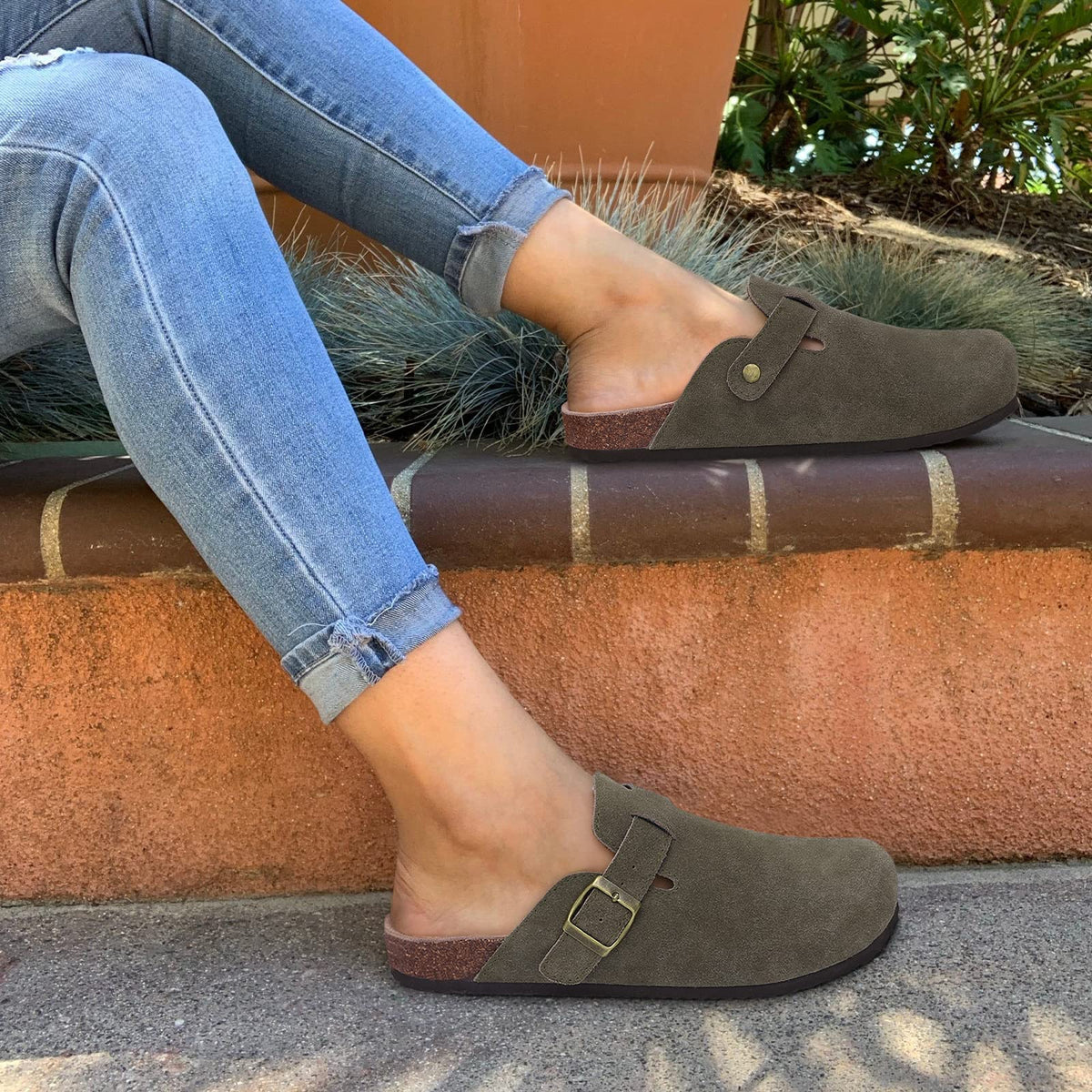 Riley - Suede Ergonomic Clogs